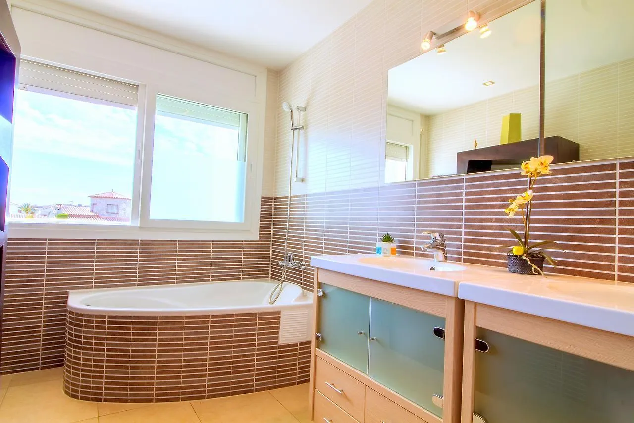 Holiday home Leon Inmo Luxusvilla Esmeralda - 10029