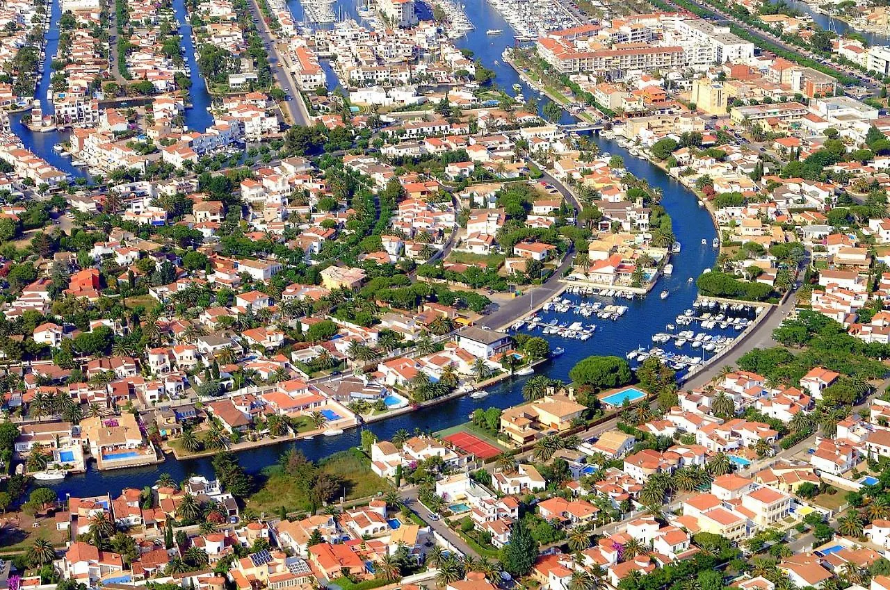 Leon Inmo Luxusvilla Esmeralda - 10029 Holiday home Empuriabrava